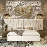 Ensemble de meubles de chambre à coucher de style européen post-moderne, lit double en cuir de luxe avec tête de lit large, lit king size en cuir blanc