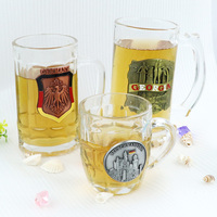 Chope à bière en verre personnalisée en gros, logo métallique en alliage de zinc, souvenir de bar, restaurant