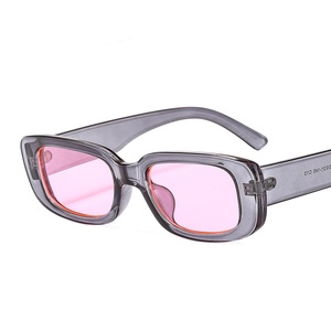 Vente en gros de lunettes de soleil classiques pour femmes, rectangulaires, bon marché, en plastique, colorées, ovales - Product Image 6