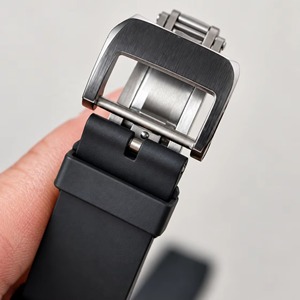 นาฬิกาข้อมือผู้ชายรุ่นล่าสุด Black Ceramic 035 Series ดีไซน์โครงกระดูก พร้อมกลไกความแม่นยำสูง เหมาะสำหรับนักธุรกิจ - Product Image 5
