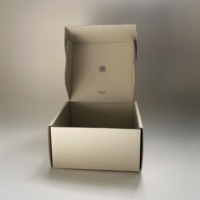 Boîte d'emballage en carton ondulé beige haut de gamme écologique, rigide, avec laminage mat, boîte d'expédition robuste