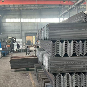 Plaque <span class=keywords><strong>de</strong></span> garde-corps en W <span class=keywords><strong>de</strong></span> haute résistance, galvanisée à chaud, durable, robuste, moderne et fiable pour la sécurité routière - Product Image 4