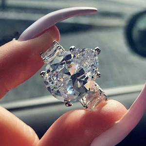 Anello con pietra a goccia per donna, stile elegante e brillante, gioiello da dito alla moda - Product Image 1