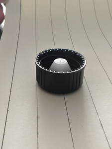 Bouteille ronde en plastique PET transparent de 1oz 30ml avec couvercle 20-400 en polypropylène noir avec revêtement en plastique LDPE Polycone - Product Image 6