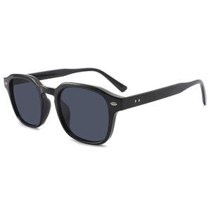 Lunettes de soleil carrées classiques, monture noire en PC, protection UV400, unisexe, style conduite, 5023 - Product Image 1