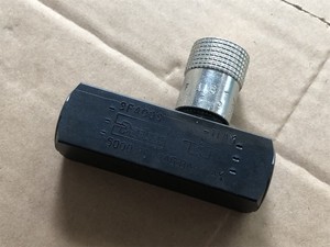 Contrôle de débit à aiguille à filetage fin 9F400S - Product Image 6