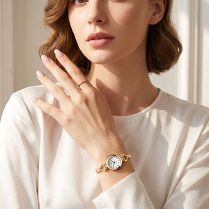 Montre étanche de luxe légère en forme de cœur, sertie de diamants, avec un bracelet fin en acier, montre à quartz pour femme - Product Image 1