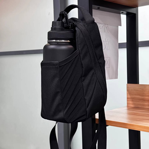 Sac de sport en tissu Oxford imperméable personnalisable, sac de sport portable magnétique, sac à bouteille magnétique suspendu pour le fitness - Product Image 1