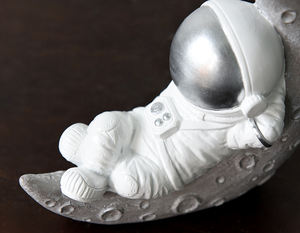 Figurine de croissant d'astronaute en résine fabriquée à la main <span class=keywords><strong>petit</strong></span> décor de chambre à coucher pour enfant - Product Image 5