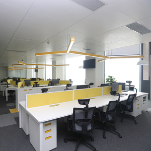 Station de travail de bureau à écran ouvert moderne vert de taille personnalisée, jambe de support réglable <span class=keywords><strong>en</strong></span> aluminium <span class=keywords><strong>pour</strong></span> la <span class=keywords><strong>cloison</strong></span> du centre d'appels du supermarché - Product Image 1