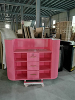 Bureau d'accueil Kisen personnalisé avec bords dorés, couleurs et tailles variées, livraison rapide, comptoir, table d'ordinateur, salon, institut de beauté, restaurant