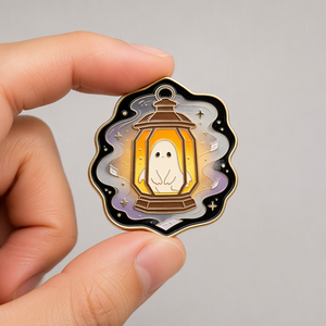 Maßgefertigte Antike Moderne Design Goldplattierte Zinklegierung Weiche Emaille Geisterlaterne für Halloween-Geschenk - Product Image 5