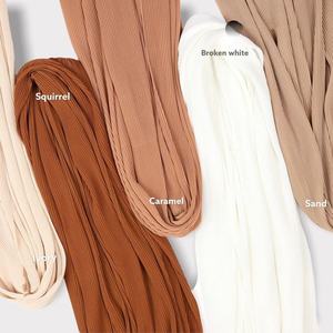 <span class=keywords><strong>2025</strong></span>人気女性ヒジャーブ無地プリーツシフォンバブルシフォンクレープシフォンマレーシア女性 - Product Image 2