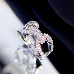 Anillo Cruzado en Forma de U, Diseño Geométrico Minimalista y Elegante, Joyería de Uso Diario para Mujer, Anillo de Moda - Product Image 5