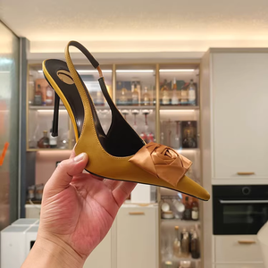 Chaussures personnalisées OEM à marque privée pour femmes, confortables, à bout pointu, avec accent floral, vente en gros d'usine, élégantes - Product Image 2