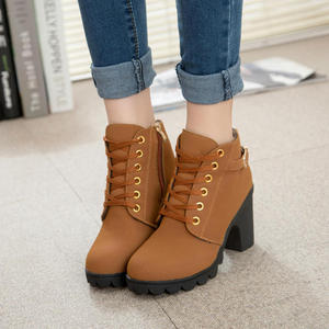Bottines courtes pour femme en cuir nubuck style motard, collection automne 2026, à talon épais et boucle de ceinture, polyvalentes et tendance - Product Image 3