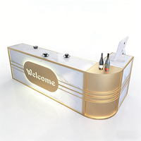 Meubles de salon de beauté de luxe en acier inoxydable doré, comptoir de caisse, table de réception moderne en forme de L avec logo