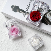 QY Roses éternelles personnalisées en boîtes acryliques pour la Saint-Valentin et la fête des mères, boîtes à bagues avec fleurs préservées
