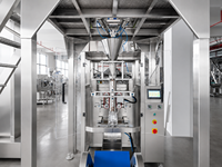 Machine d'emballage automatique multi-têtes pour sachets de nouilles croustillantes, boulettes de fromage, chips de pommes de terre, noix de cajou grillées et autres fruits à coque