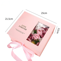 Boîte cadeau de luxe personnalisée en carton gris de type livre, en matériaux recyclés, avec couvercle à fenêtre transparente, fleurs, ruban, panneau de séparation
