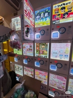 Machine de jeu distributrice en métal de haute qualité pour enfants avec capsules de 50-80 mm, garantie 1 an, interface en anglais