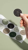 Etiquette d'emballage étanche adhésive avec logo personnalisé autocollant business code QR en vinyle pour cadeau pour bougie artisanale cadre photo cookies