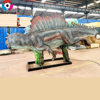 Modèle de dinosaure animatronique réaliste grandeur nature de Spinosaurus sous l'eau