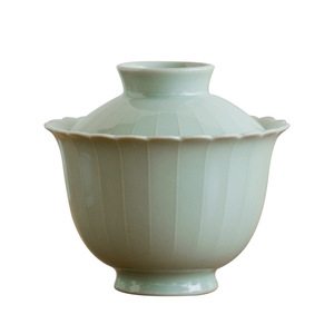 Set di Tazze da Tè in Ceramica Celadon con Linee in Rilievo Stile Dinastia Song, Pezzo Singolo Fatto a Mano con Design Moderno per Servizio Tè Kung Fu Gaiwan - Product Image 4