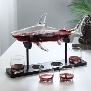 Carafe à liqueur en verre transparent en forme de requin de 1000 ml, ensemble de carafe à vin et à whisky avec 4 verres pour la vodka, le <span class=keywords><strong>scotch</strong></span>, le <span class=keywords><strong>bourbon</strong></span> - Product Image 2