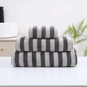 Ensemble de serviettes absorbantes épaisses pour adultes en polaire corail à larges rayures, douces et non pelucheuses, pour le visage et usage domestique - Product Image 4