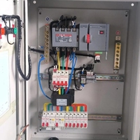 Boîtier de distribution électrique intelligent triphasé avec protection MCB multicanal, suppression des surtensions et sauvegarde programmée sans interruption