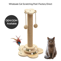 Poteau à gratter en bois pour chat avec jouet à bille rotative, poteau à gratter en sisal et jouet interactif à plumes pour chaton - Vente en gros