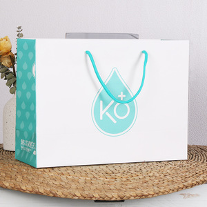 Bolsa de regalo de embalaje a mano superventas, bolsa de papel para ropa Kraft/soporte de engrosamiento Retro, bolsas de regalo personalizadas, origen de Vietnam - Product Image 3