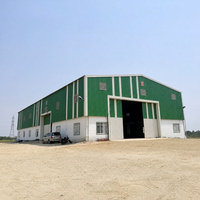 Entrepôt préfabriqué moderne en structure légère en acier à vendre