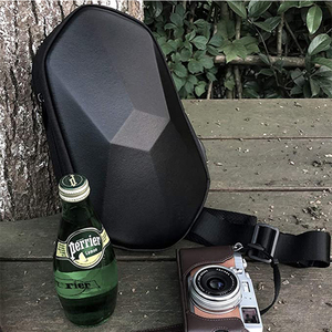 Túi đeo chéo nam chống nước, vỏ cứng đa giác thời trang, tích hợp sạc USB - Product Image 4