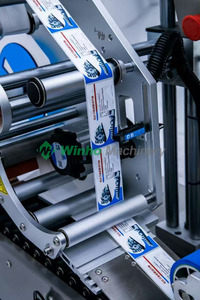 Haute vitesse bas prix machine à étiquettes personnalisée flacons d'huile <span class=keywords><strong>de</strong></span> <span class=keywords><strong>parfum</strong></span> horizontaux bouteilles à bille brillant à <span class=keywords><strong>l</strong></span>èvres autocollants adhésifs - Product Image 4
