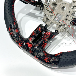 Volant de course en fibre de <span class=keywords><strong>carbone</strong></span> forgée, conçu sur mesure et fabriqué avec une élégance exquise, adapté aux voitures Ford Mustang GT. - Product Image 4