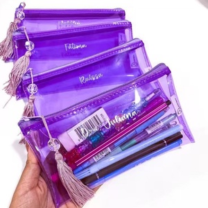 Estuche de lápices impermeable transparente con borlas, bolsa de maquillaje, bolsas de cosméticos con logotipo personalizado de PVC con cierre de cremallera para viajes escolares - Product Image 1