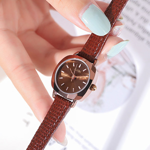 Montre à quartz populaire pour femme, petite, style étudiant, look rétro, bracelet en cuir de niche - Product Image 2