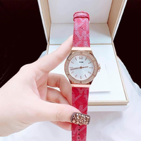 Montre à quartz à trois aiguilles pour femmes à la mode