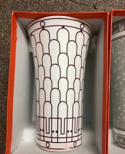 Vase de table en céramique de luxe contemporain pour la décoration de la maison et du salon - Product Image 1