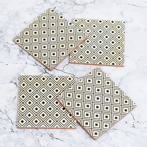 Posavasos de madera con patrón blanco y negro moderno al por mayor para tazas de té, posavasos de mesa a granel, alfombrillas para bebidas frías y calientes - Product Image 1