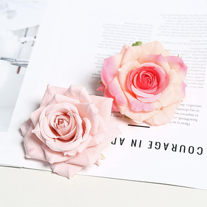 Tête de rose artificielle Lichao 10 cm en soie, accessoire de décoration de mariage prêt à l'emploi - Product Image 3