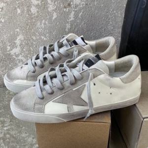 รองเท้าผ้าใบแบรนด์ดีไซเนอร์ หนังแท้ ลายพราง สีขาว ขนห่าน กันลื่น สวมใส่สบาย ดีไซน์สีทอง ลุคสกปรกๆ สไตล์ลำลอง - Product Image 5