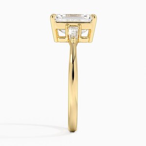 Magnifique bague de fiançailles dorée avec pierre scintillante style diamant, cadeau romantique pour femme - Product Image 2