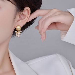 Pendientes de Botón Geométricos de Estilo Retro Francés, Chapados en Oro de 18K de Alta Gama, con Perlas de Corte Princesa y Borla, Regalo para Mujer - Product Image 6