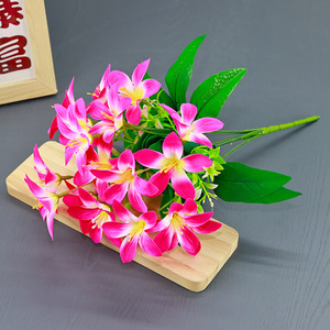 Lys artificiel rouge vif, fausse plante de lys <span class=keywords><strong>multi</strong></span>-têtes avec feuilles vertes, décoration de table pour la maison, vente en gros - Product Image 4