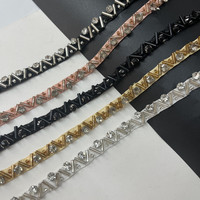 Garnitures de dentelle perlée en maille de strass à coudre à motif 3D pour vêtements et textiles de maison