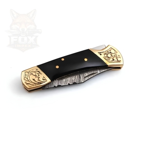 Navaja de bolsillo plegable de acero de Damasco personalizada con mango negro y hoja con incrustaciones doradas de punta caída para uso en exteriores - Product Image 3