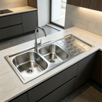 Ensemble d'évier de cuisine double en acier inoxydable avec égouttoir intégré, robinet chromé, antibactérien, anti-taches, durable, facile à nettoyer